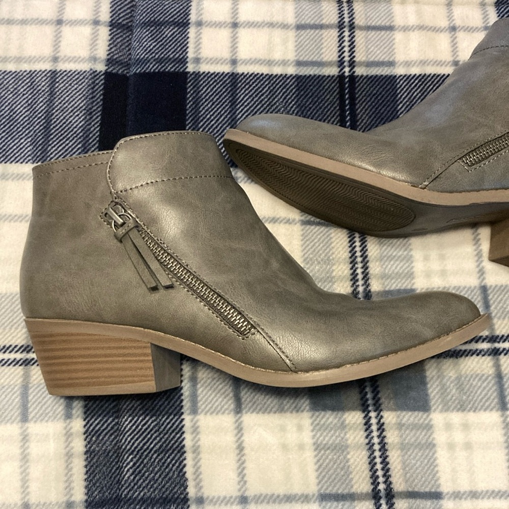 Arizona Jean Company Gray Ankle Booties